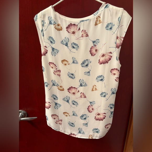 Cute RW Blouse - Picture 3 of 3